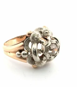 Bague en or jaune et blanc avec diamant central