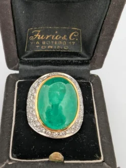 Bague en or jaune et blanc avec émeraude colombienne et diamants