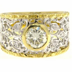 Bague en or jaune et blanc avec diamants taille brillant au centre et sur le pourtour