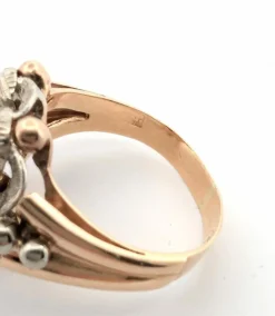 Bague en or jaune et blanc avec diamant central