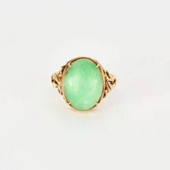 Bague en or jaune et cabochon de jade jadéite vert