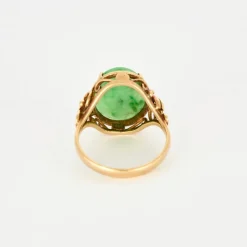 Bague en or jaune et cabochon de jade jadéite vert
