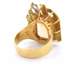 Bague en or jaune et citrine des années 80