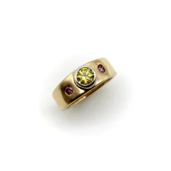 bague en or jaune et diamant rose