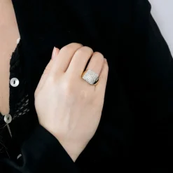 Bague en or jaune et diamants ronds taille brillant