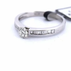 Bague en or jaune et diamant