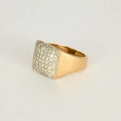 Bague en or jaune et diamants ronds taille brillant