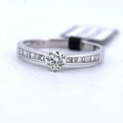 Bague en or jaune et diamant