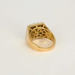 Bague en or jaune et diamants ronds taille brillant