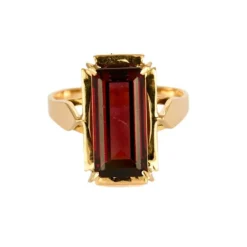 Bague en or jaune et grenat
