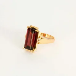 Bague en or jaune et grenat
