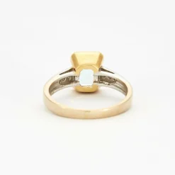 Bague en or jaune et gris sertie d'une aigue-marine et de diamants