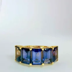 Bague en or jaune et iolite