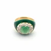 Bague en or jaune et émail avec émeraude centrale et diamants latéraux