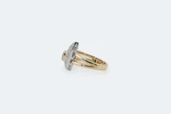 Bague en or jaune et or blanc avec rubis et pavé diamants