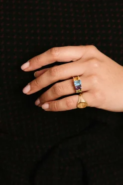 Bague en or jaune et pierres fines