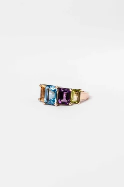 Bague en or jaune et pierres fines