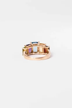Bague en or jaune et pierres fines