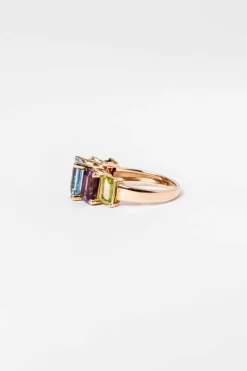 Bague en or jaune et pierres fines