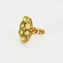 Bague en or jaune et péridots