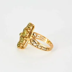 Bague en or jaune et péridots