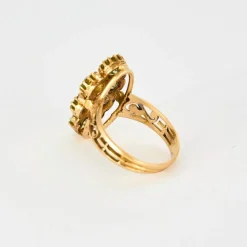 Bague en or jaune et péridots