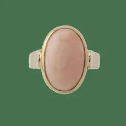 Bague en or jaune et pâte de corail