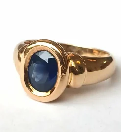 Bague en or jaune et saphir bleu