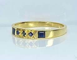Bague en or jaune et saphirs