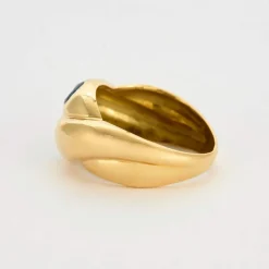 Bague en or jaune et saphir
