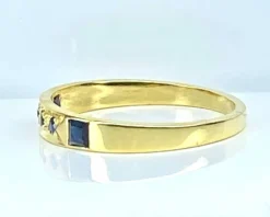 Bague en or jaune et saphirs