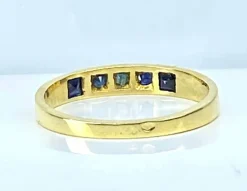 Bague en or jaune et saphirs