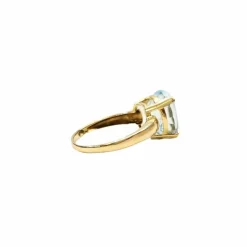 Bague en or jaune et topaze naturelle