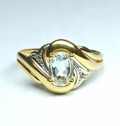 Bague en or jaune, gris, et aigue-marine