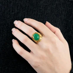 Bague en or jaune, jade, diamants et saphirs roses