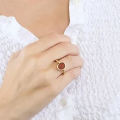 Bague en or jaune 18K et intaille cornaline antique