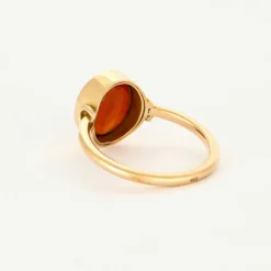 Bague en or jaune 18K et intaille cornaline antique