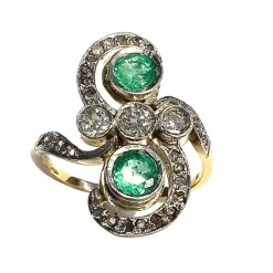Bague en or jaune, émeraude