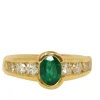 Bague en or jaune, émeraude ovale et diamants