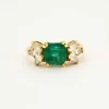 Bague en or jaune, émeraude et diamants