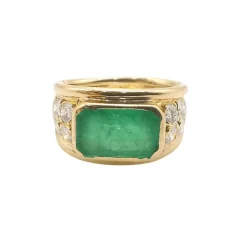 Bague en or jaune, émeraude et diamants
