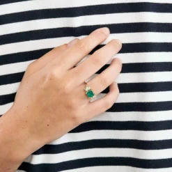 Bague en or jaune, émeraude et diamants