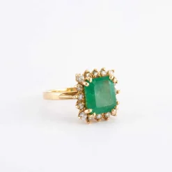 Bague en or jaune, émeraude, diamants