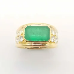 Bague en or jaune, émeraude et diamants