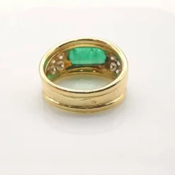 Bague en or jaune, émeraude et diamants