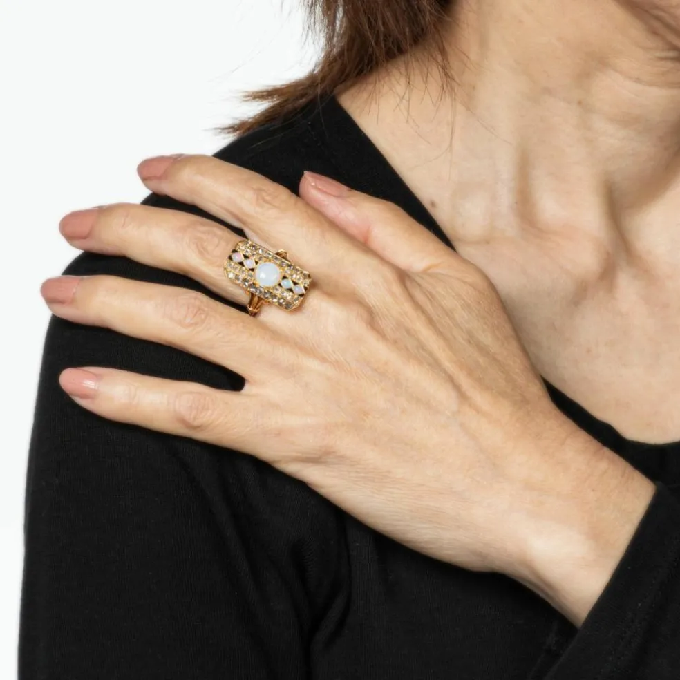 Bague en or jaune, opale et diamants, style victorien antique, avec émail