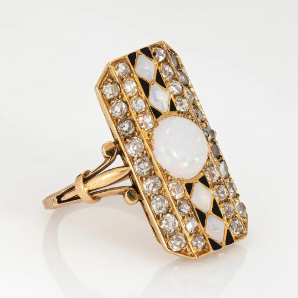 Bague en or jaune, opale et diamants, style victorien antique, avec émail
