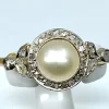 Bague en or jaune, perle & diamants