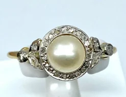 Bague en or jaune, perle & diamants