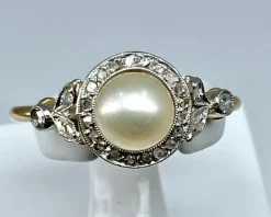 Bague en or jaune, perle & diamants